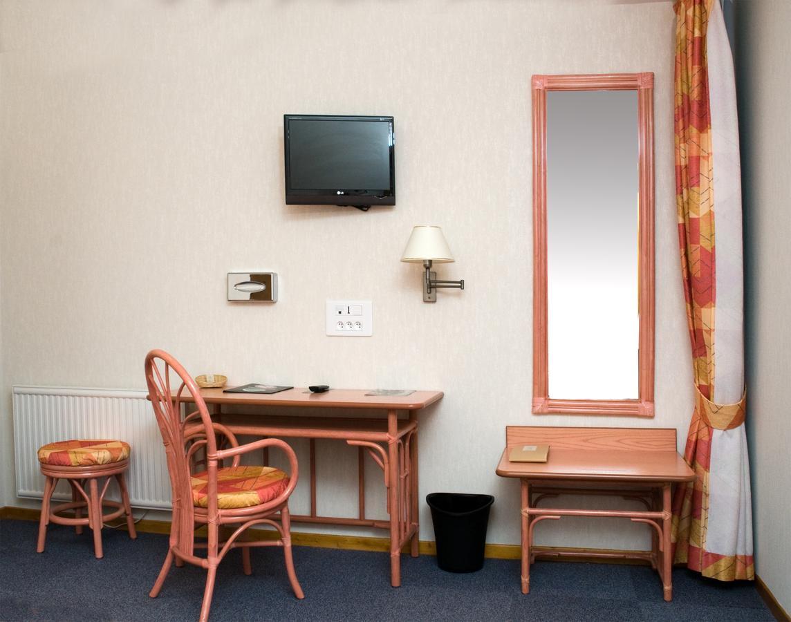 Hotel De Normandie Conches-en-Ouche Kültér fotó